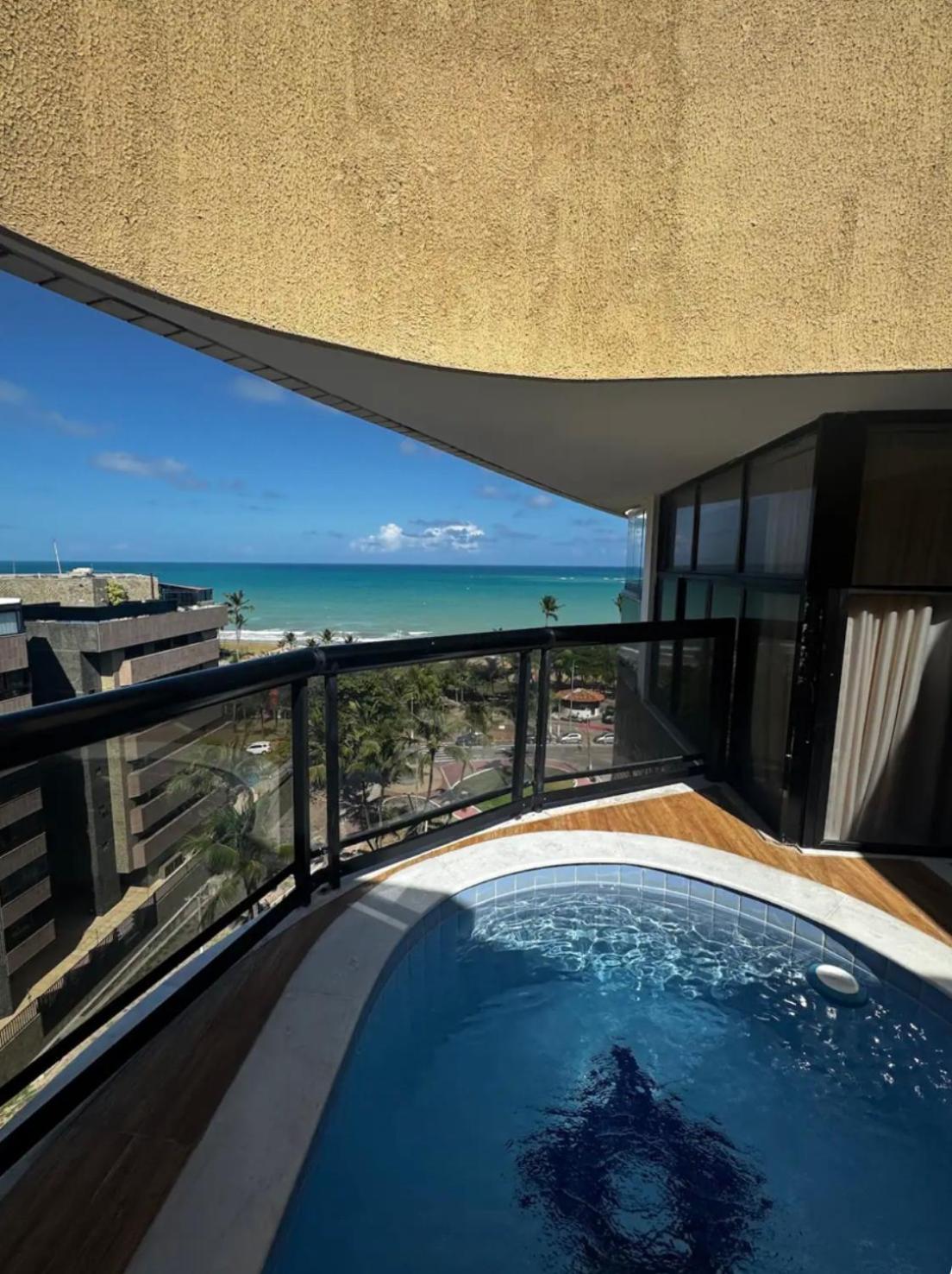 Apartamento Cobertura Com Dois Quartos - Piscina Privativa- Beira Mar *